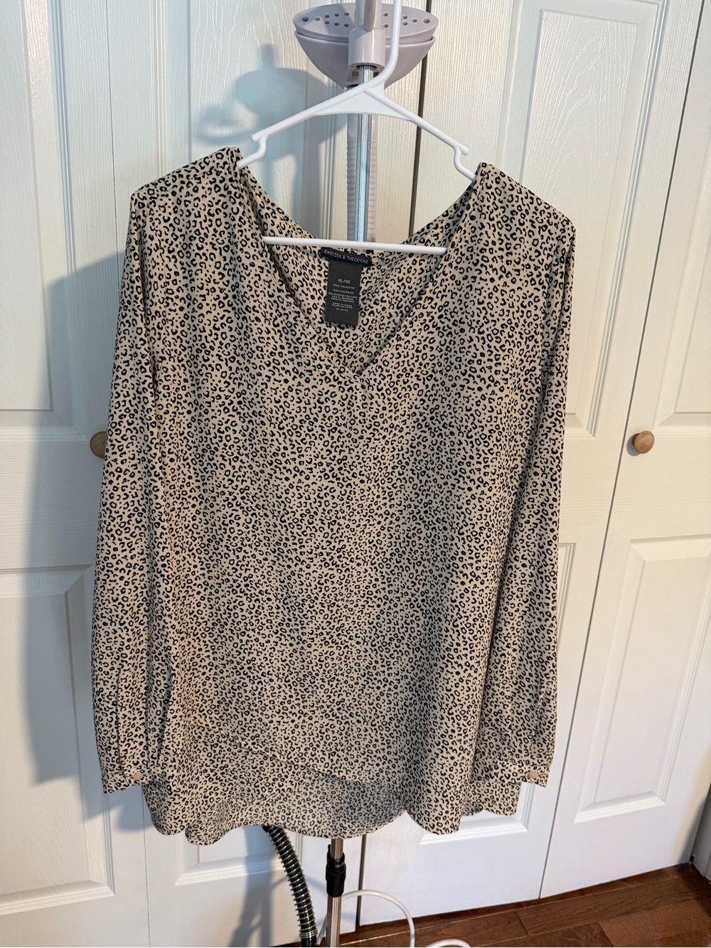 Universal Thread Beige and Black Leopard Print V-Neck Long Sleeve Top
